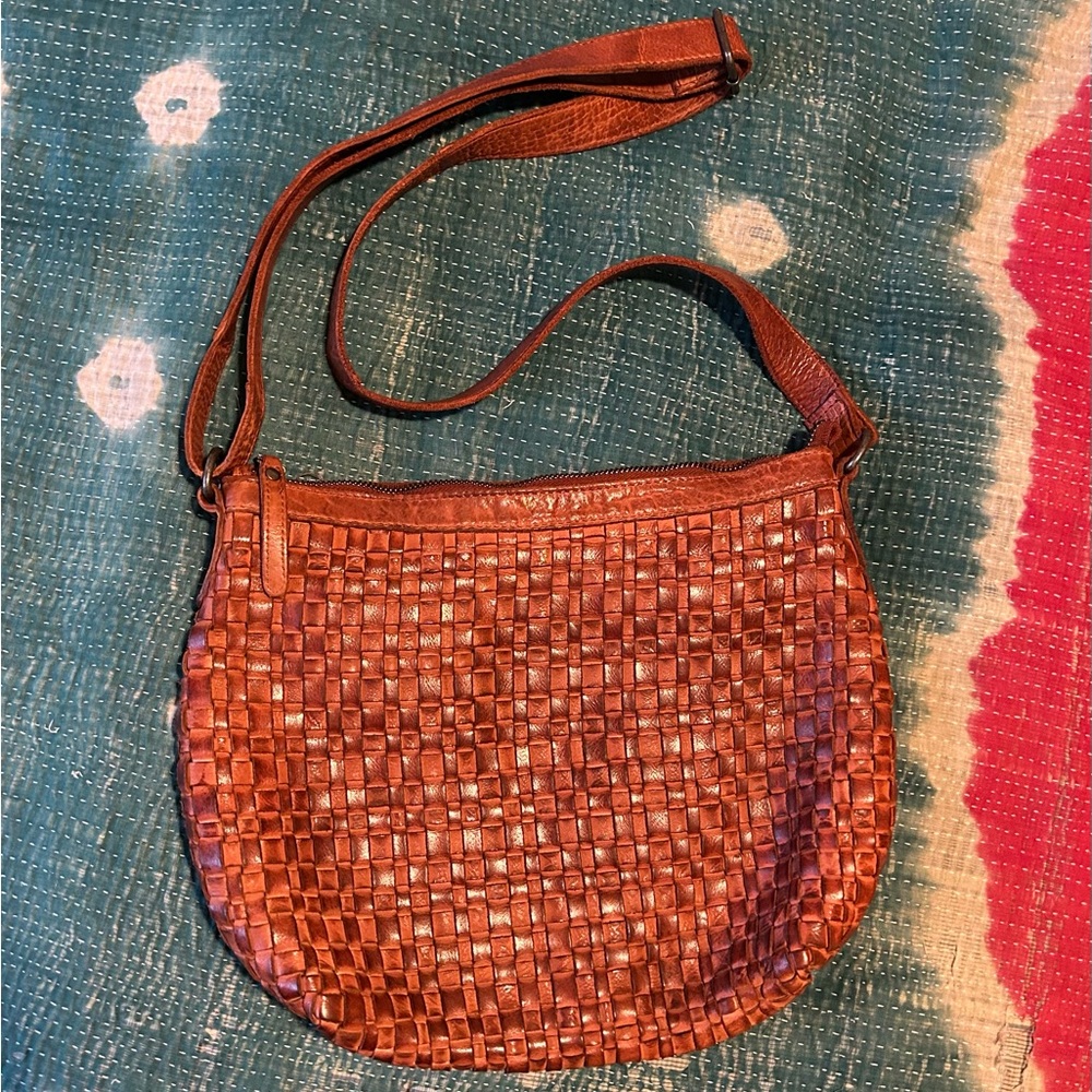 Vilenca Woven Leather Shoulder Bag - Brown